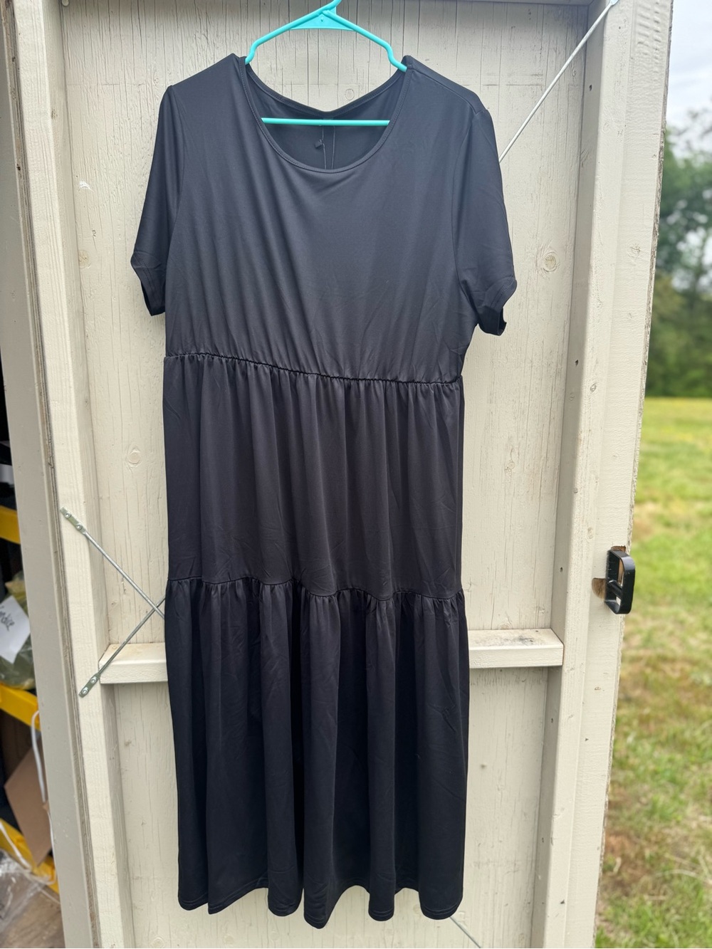 Relaxed Black Short Sleeve Tiered Midi Dress